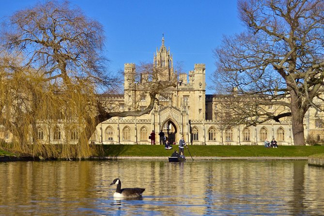 Private Chauffeur Punt Tour - Landmarks and Architecture