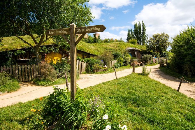 Private Luxury Tour From Auckland to Hobbiton Movie Set and Rotorua for Couples - Recommended Tips for Couples