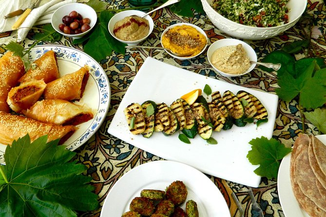 Private Modern Vegetarian Cooking Class With Anna in Northland - Dining Experience