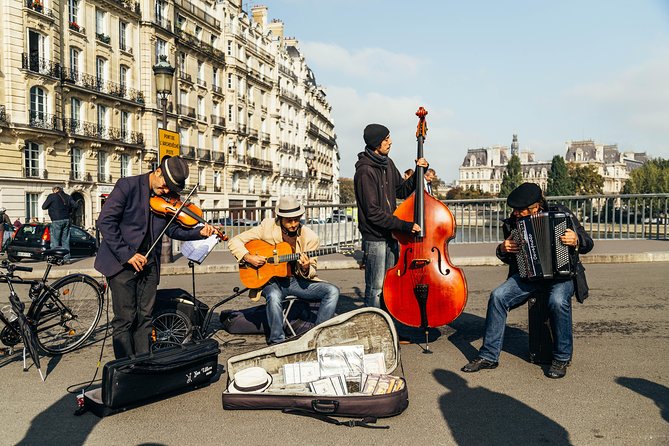 PRIVATE TOUR: Highlights & Hidden Gems of Paris With Locals / B-Corp Certified - Tour Details and Requirements