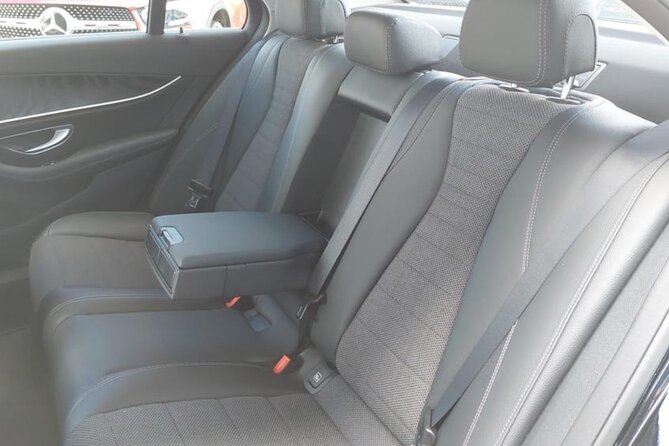 Private Transfer From Prague Airport to Prague City Hotels 1 - 3 Pax - Customer Reviews and Ratings