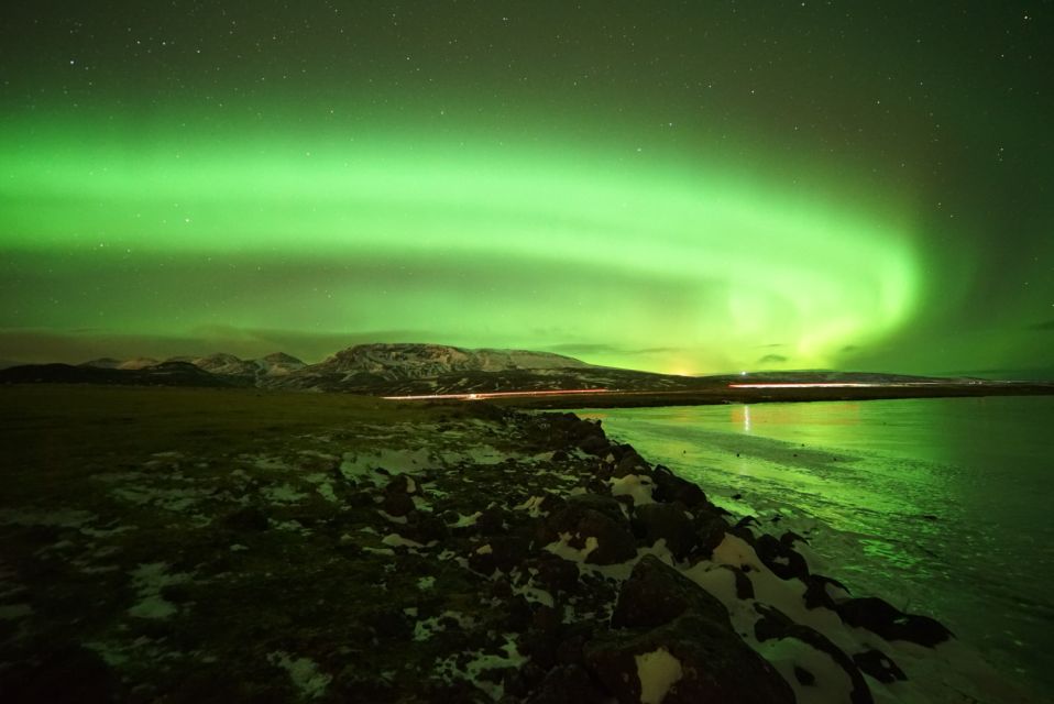 Reykjavik: Northern Lights Minibus Tour With Hot Chocolate - Tips for Enjoying the Tour