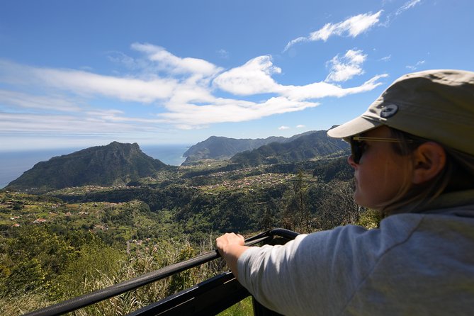 Safari 4x4 to Pico Arieiro in Santana in a Small Group From Flowereast - Discovering Traditional Houses in Santana