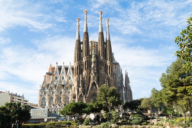 Sagrada Familia English Guided Tour & Optional Tower Access - Booking and Cancellation Policy