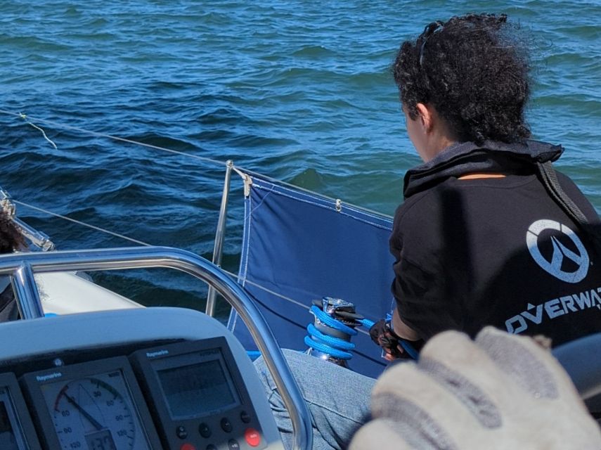 Sailing Initiation - 2 or 4 Hours - Lisbon - Safety and Insurance Provided