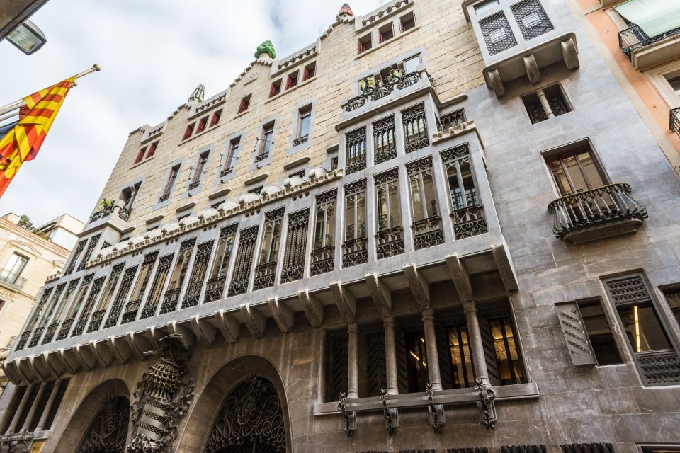 Skip-the-Line Private Tour of the Güell Palace by Gaudi - Transportation and Meeting Point