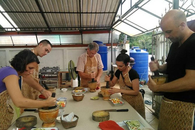 Small-Group Smart Thai Cooking Class in Krabi - Group Size and Accessibility