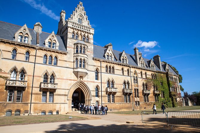 Social Distancing Specialised Oxford University Walking Tour With Student Guides - Exploring Oxford Beyond the Tour