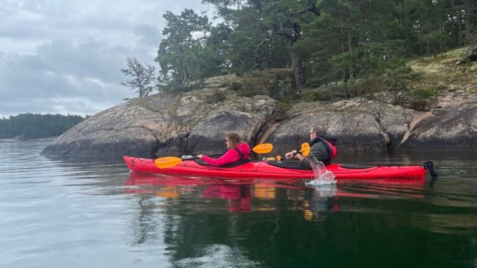 Stockholm: Winter Kayaking Tour With Optional Sauna Time - Tips for Participants