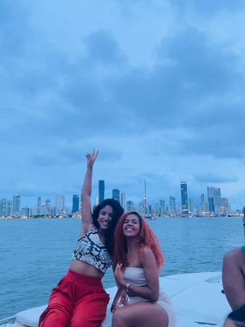 Sunset Bay Party, Caribbean Restaurant & Getsemaní Tour - Meeting Point and Logistics