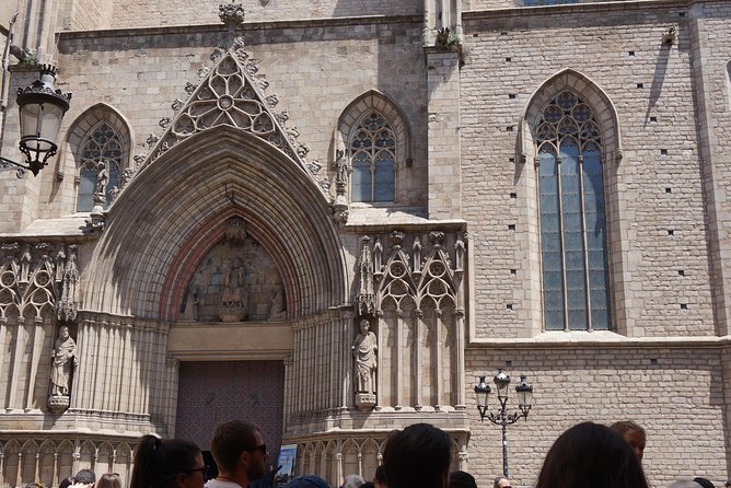 The Shadow of the Wind Novel Walking Tour in Barcelona - Recommendations for Participants