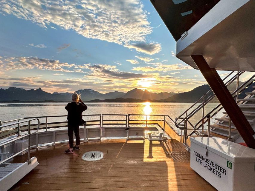 Tromsø: Midnight Sun or Sunset Cruise With a Guide - What to Bring on the Cruise