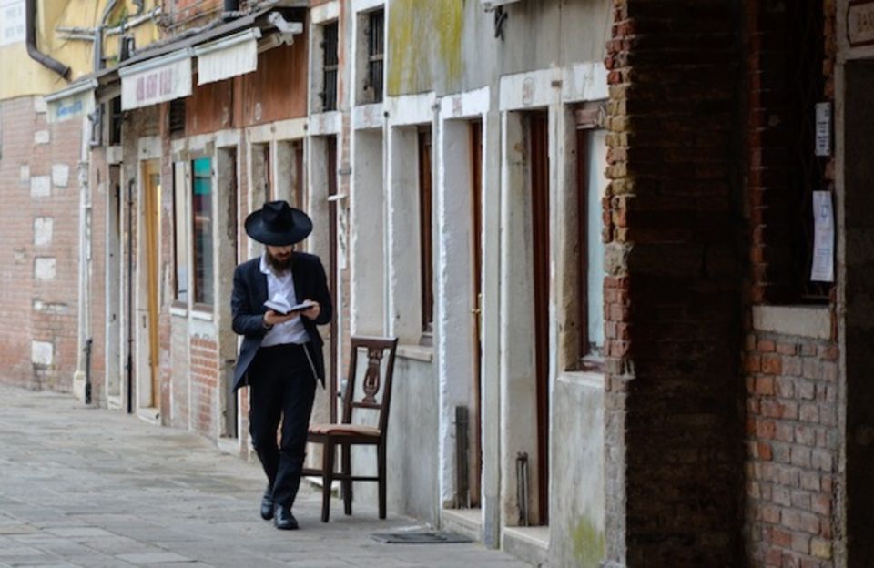 Venice: Private Cannaregio and Jewish Quarter Tour - Explore the Jewish Quarter