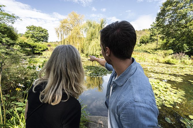 Versailles Palace and Giverny Monet House Guided Visit With Lunch From Paris - Dining Experience During the Tour