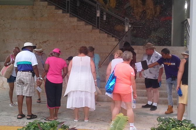 West Bay Sightseeing Tour Plus Seven Mile Beach Visit - Accessibility and Transportation Options