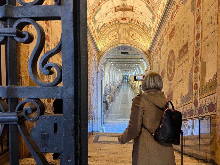 Alone in the Vatican Museums: Early Morning Tour & Breakfast - Breakfast in Courtyard