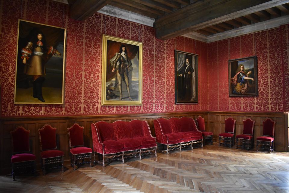 Azay-Le-Rideau Castle: Private Guided Tour With Ticket - Frequently Asked Questions