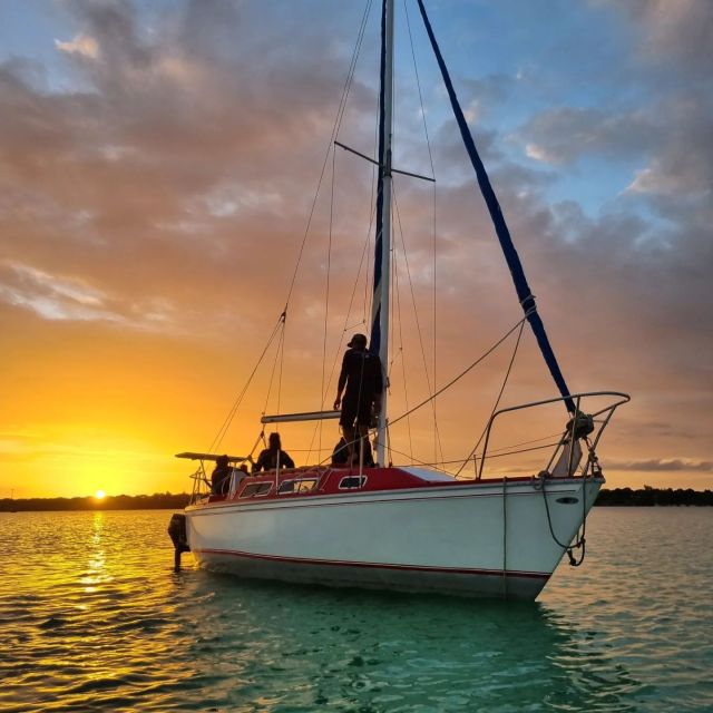 Bacalar: Private Sailing Trip With Guacamole and Drinks - Relax With Complimentary Beverages