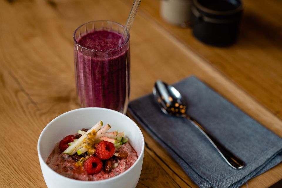 Berlin: Fine Dining Breakfast With Champagne in Schoneberg - Accessibility