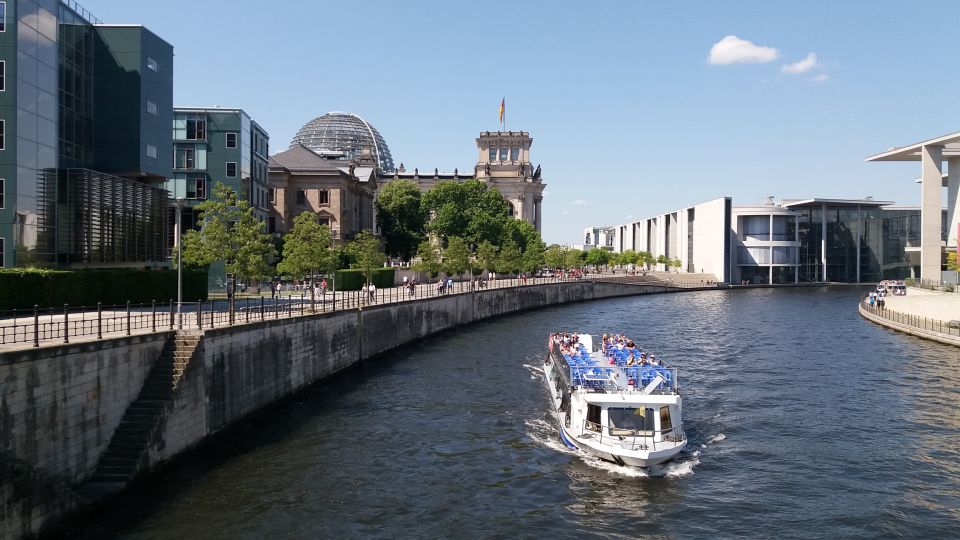 Berlin: Government District Around the Reichstag Guided Tour - Tour Guide and Group Size