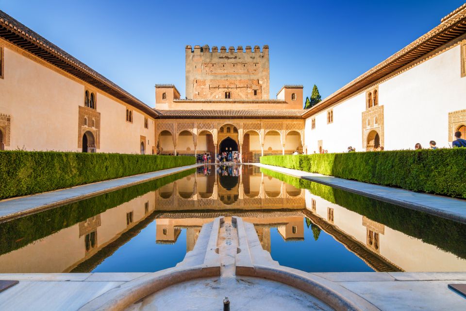 Granada: Alhambra and Nasrid Palaces Small Guided Tour - Wandering the Generalife Gardens