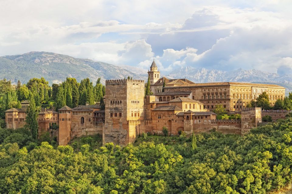 Granada: Alhambra Small Group Tour With Nasrid Palaces - Wandering the Generalife Gardens