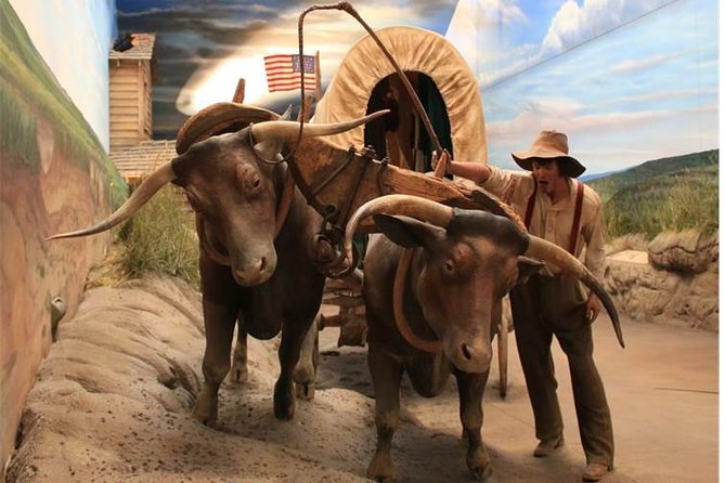 Great Platte River Road Archway Monument - Nearby Attractions and Amenities