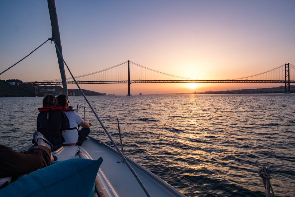 Lisbon: 1 or 2-Hour Cruise Along the Tagus River - Relax on Board