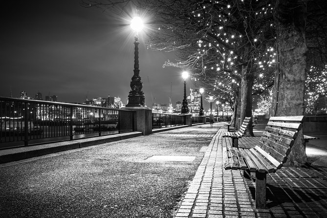 London by Night Open Top Bus Tour With Christmas Lights - Tour Group Size