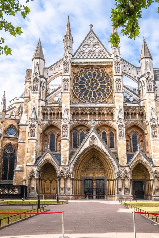 London Westminster Abbey French Tour With Fast-Track Tickets - Nearby Attractions