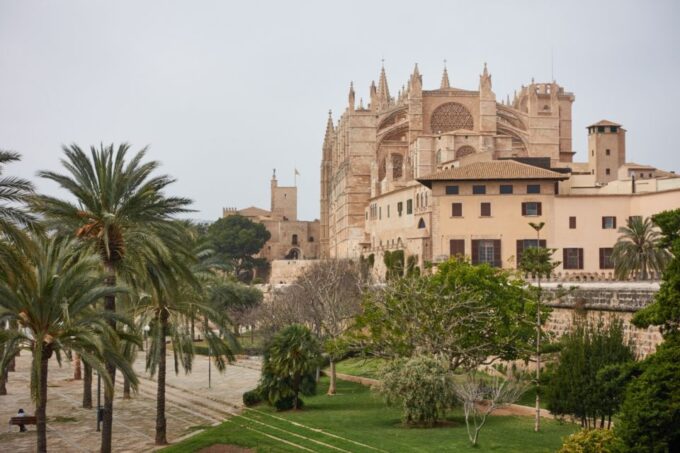 Palma: Walking Tour With Mediterranean Delicacies - Getting to the Meeting Point