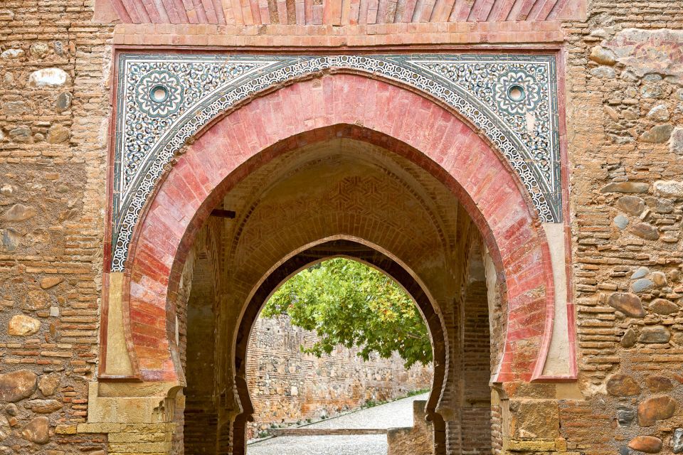 Alhambra, Nasrid Palaces, and Generalife 3-Hour Guided Tour - Frequently Asked Questions