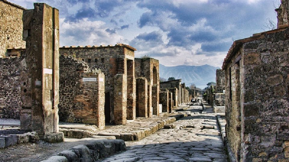 Naples: Round-Trip Shuttle Bus to Pompeii - Frequently Asked Questions