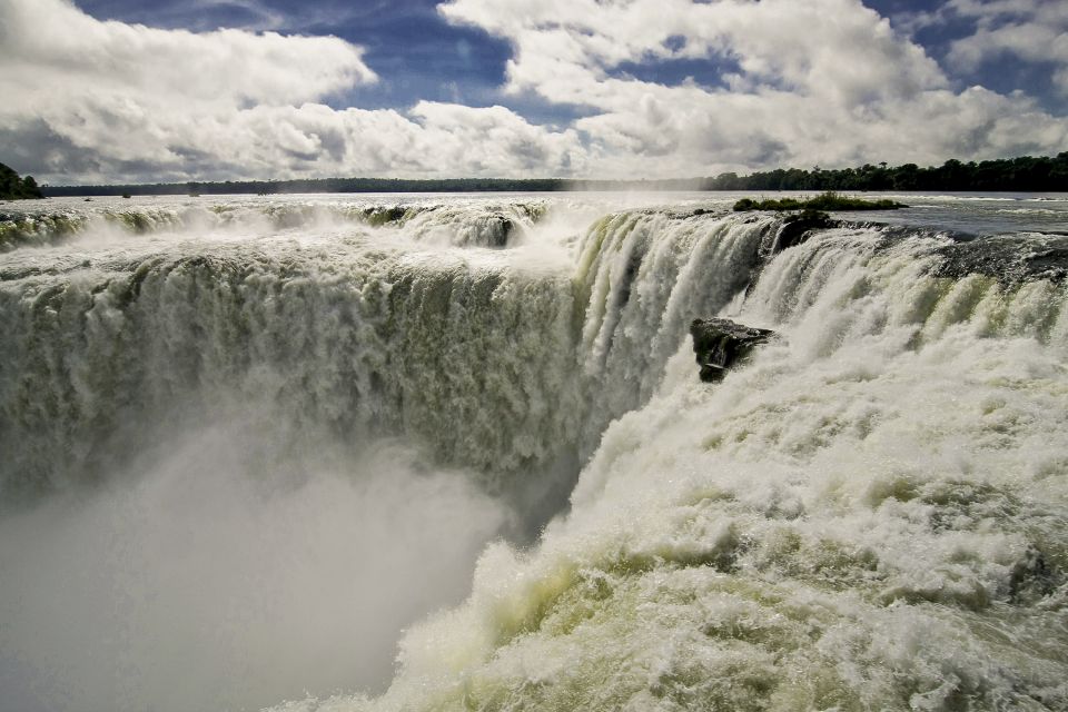 Puerto Iguazú Combo: Iguazu Falls 2 Day Tours + Transfers - Frequently Asked Questions