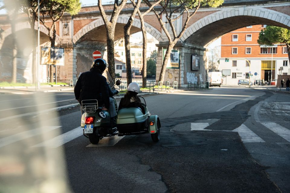 Rome: Evening Vespa Sidecar City Tour - Break in Trastevere