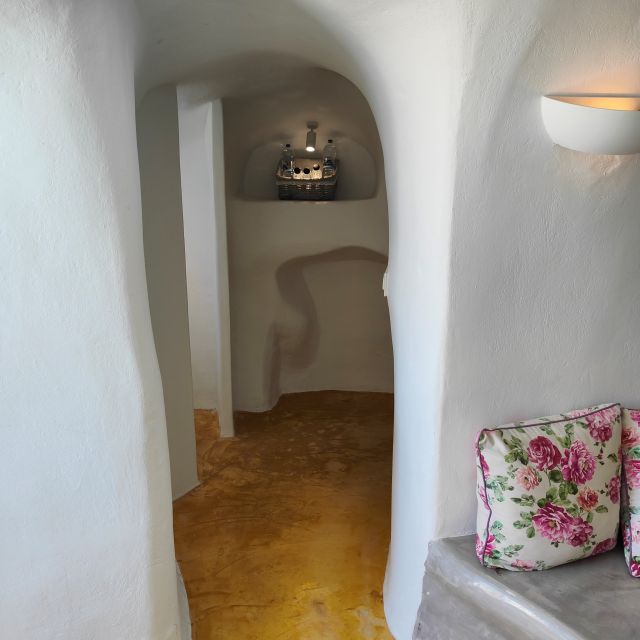 Santorini: Spa Massage Break Pool Day Access for 3-4 Friends - Frequently Asked Questions