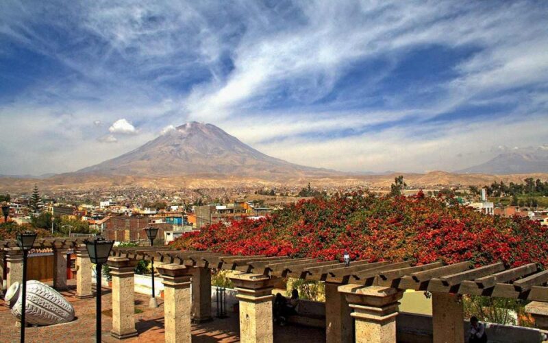 Arequipa Walking Tour and Santa Catalina Monastery - Key Points