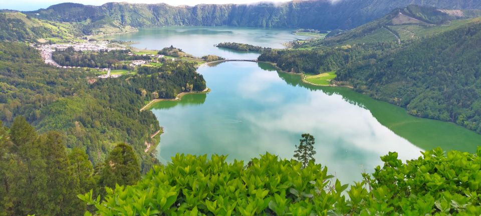 Azores: Private Tour Sete Cidades Green & Blue Lakes - Key Points