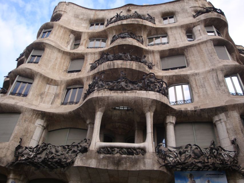 Barcelona: Art Nouveau & Gaudí Tour - Key Points