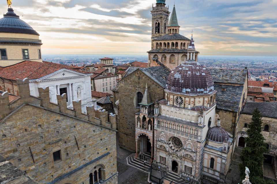 Bergamo Old Town: Discovery Walk & Reading Walking Tour - Key Points