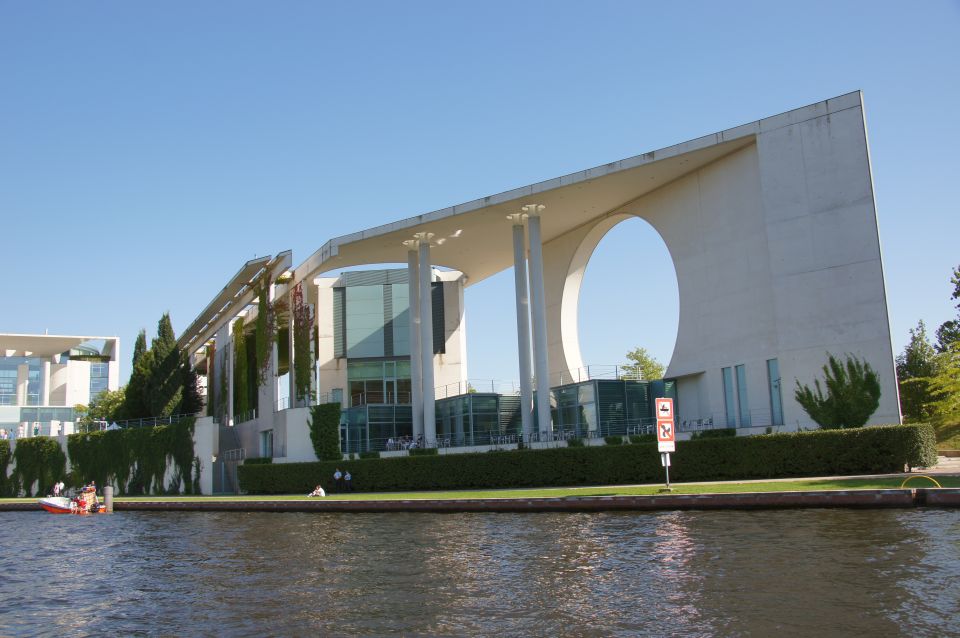 Berlin: Dinner Cruise on the Spree With Prosecco - Key Points
