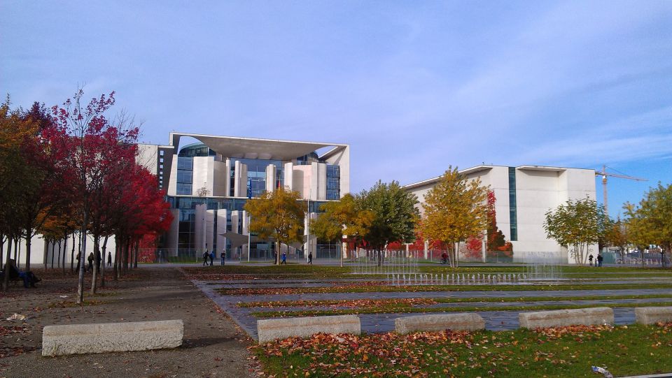 Berlin: Government District Around the Reichstag Guided Tour - Key Points