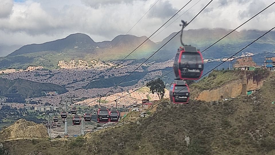 Bogotá's Neighborhoods: the Paradise Favela Tour With Cable Car - Key Points