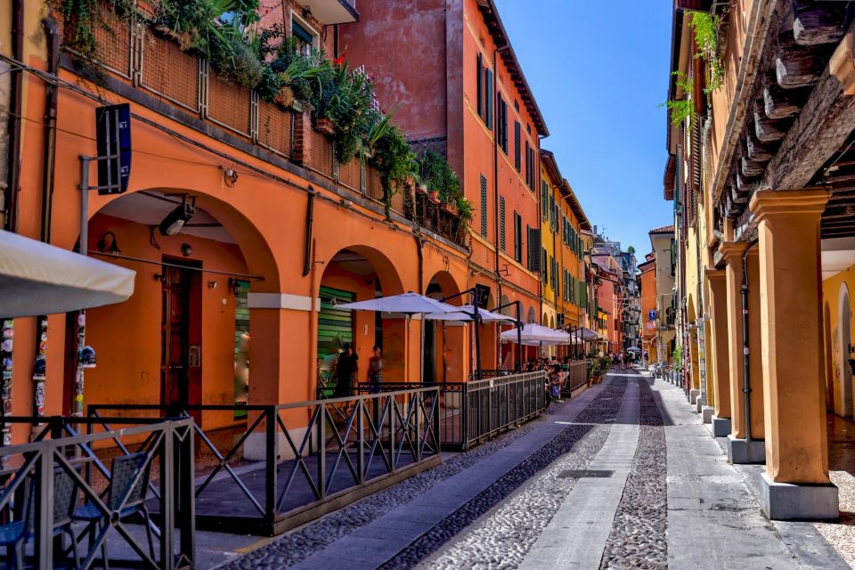 Bologna: History and Highlights Audio Tour on App - Key Points