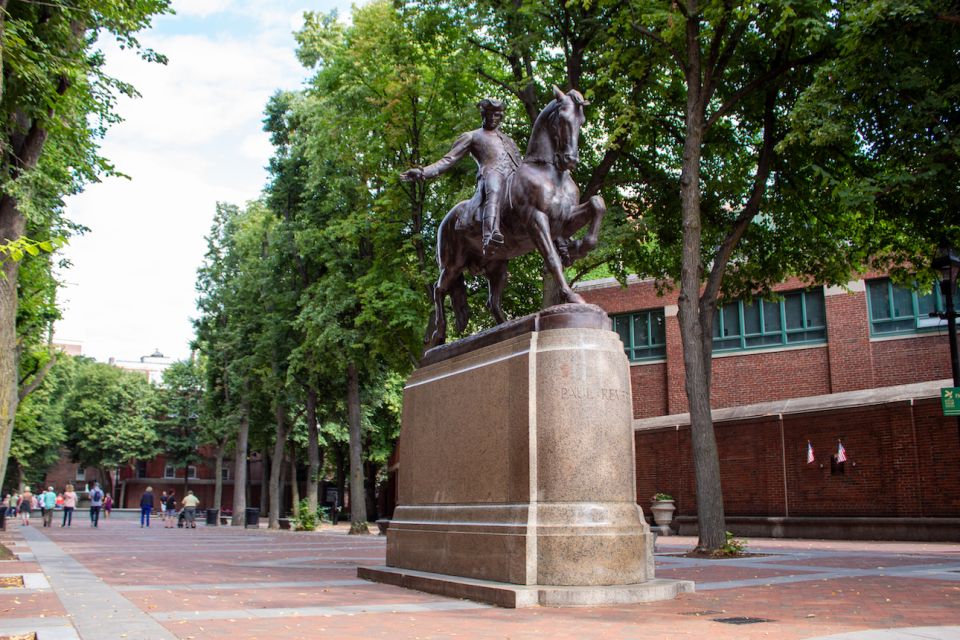 Boston: City History and Highlights Audio App Walking Tour - Key Points