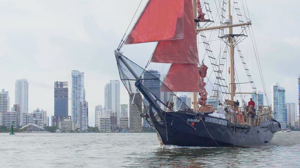 Cartagena, Colombia: Sunset Pirate Cruise With Open Bar - Key Points