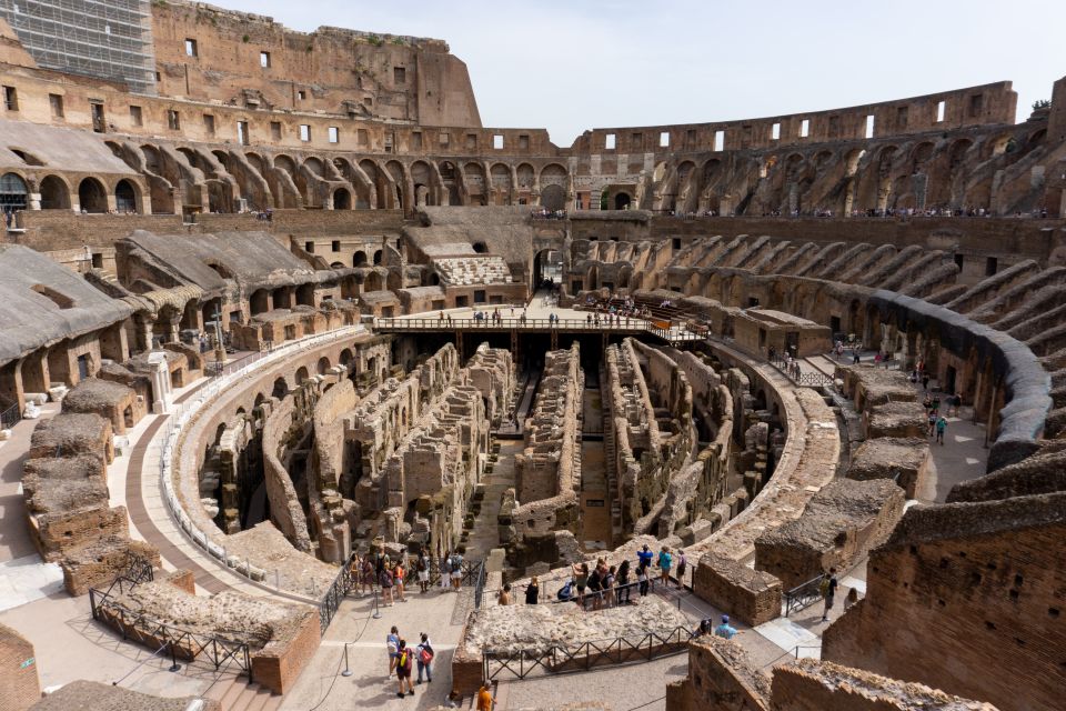 Colosseum Express Tour With Local Guide - Key Points