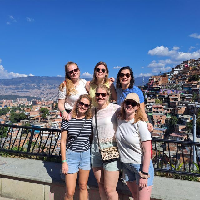 Comuna 13 & Aurora Cable Car Tour - Key Points