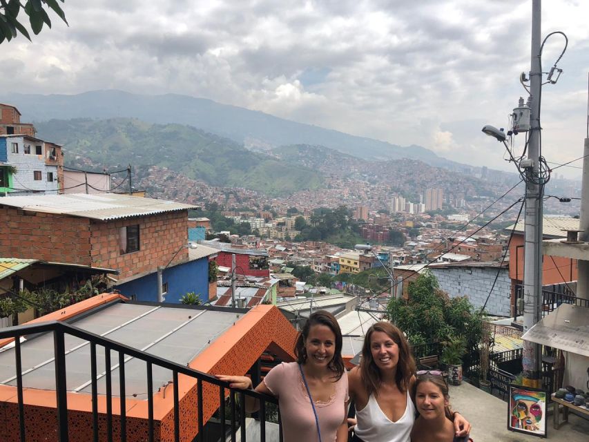 Comuna 13 Neighborhood & Street Art Private Tour - Key Points