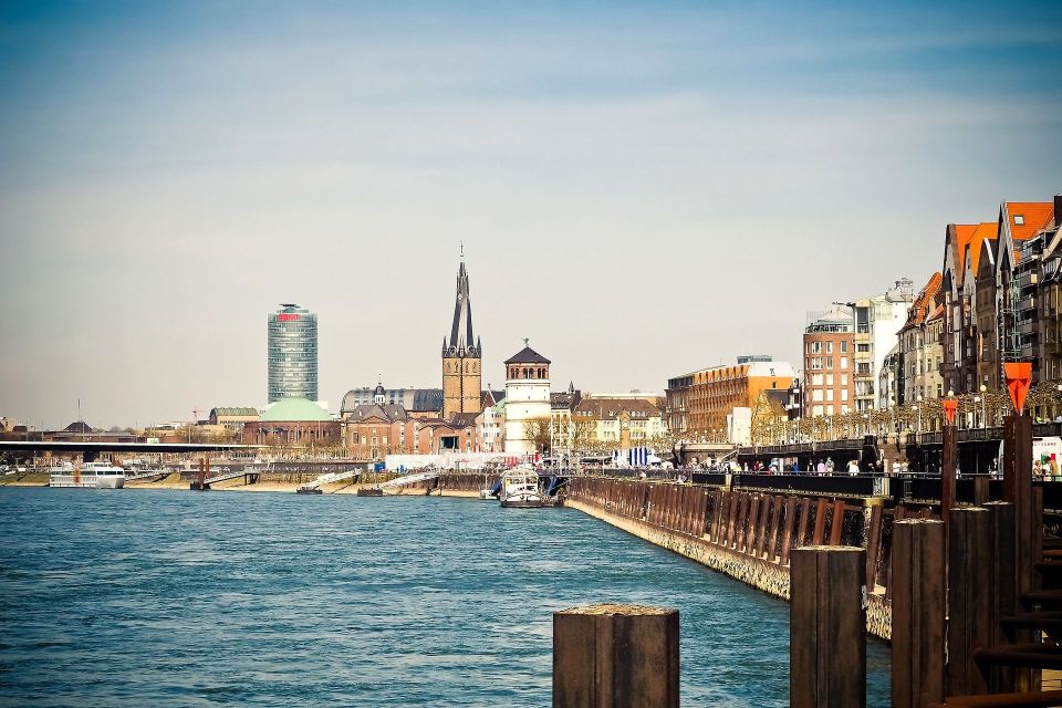 Düsseldorf: Private Christmas Market Tour - Key Points